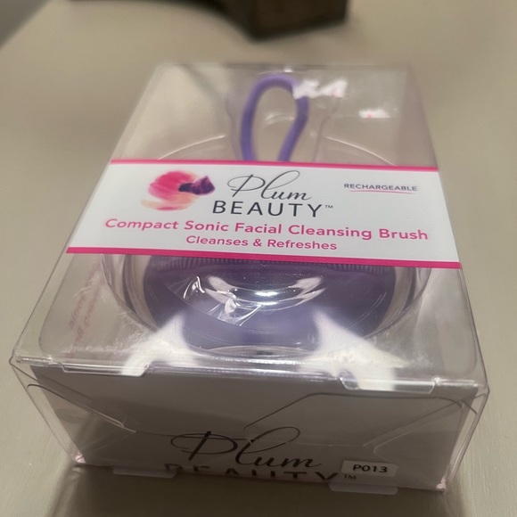 Plum Beauty Face Cleansing Brush - Picture 3 of 3
